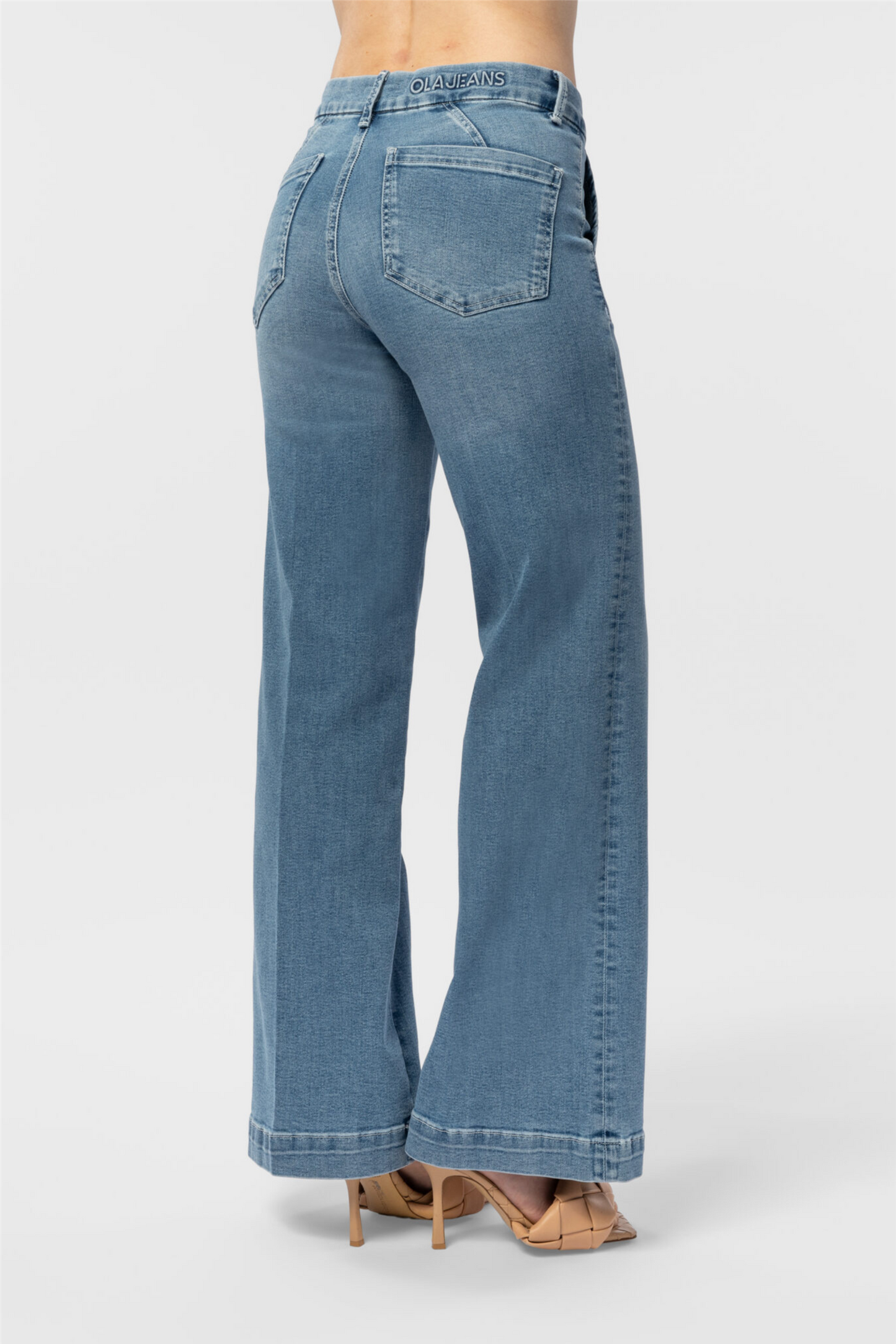 The MONA Jean Vintage Blue