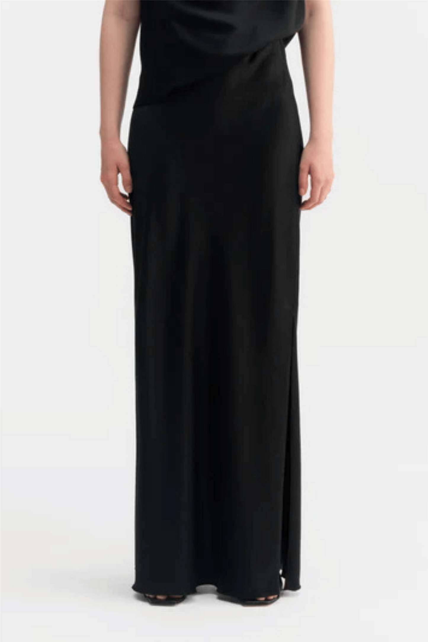 Hana Long Logo Skirt Black