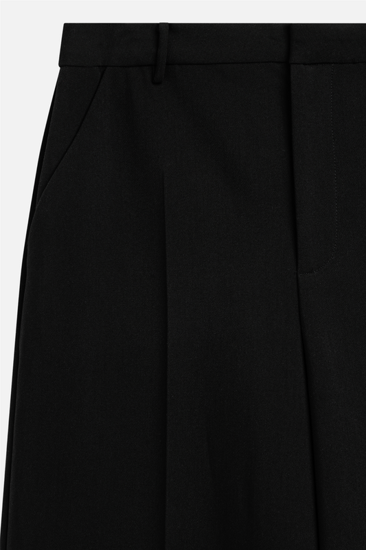 Reign Tailored Extra Wide Black.