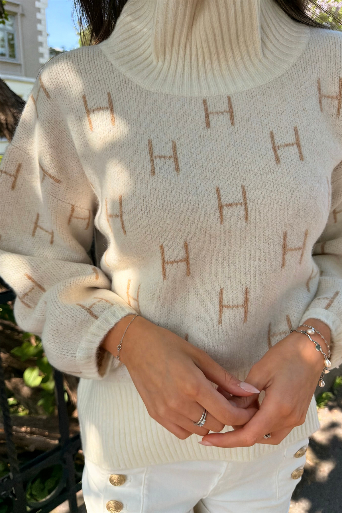 Fam Sweater Short White