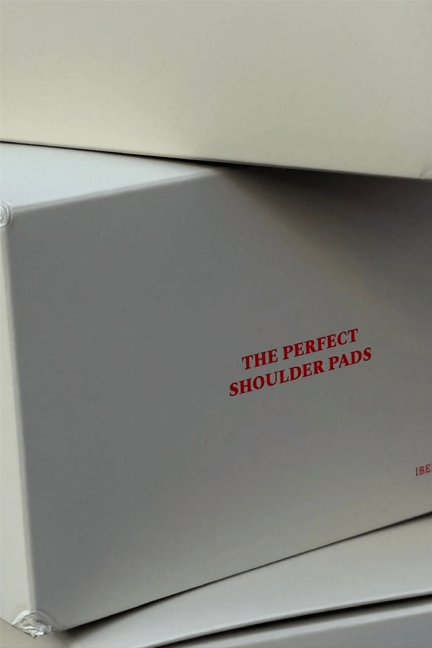 THE PERFECT SHOULDER PADS Beige