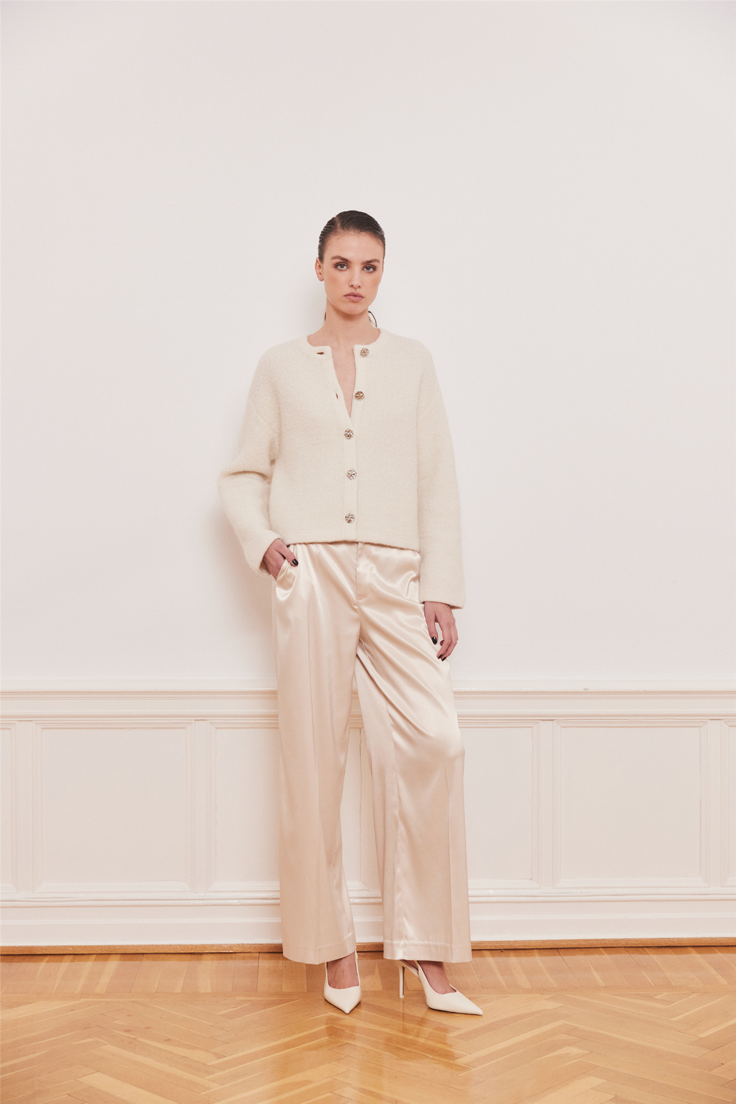 Reign Satin Tailored Extra Wide Cream