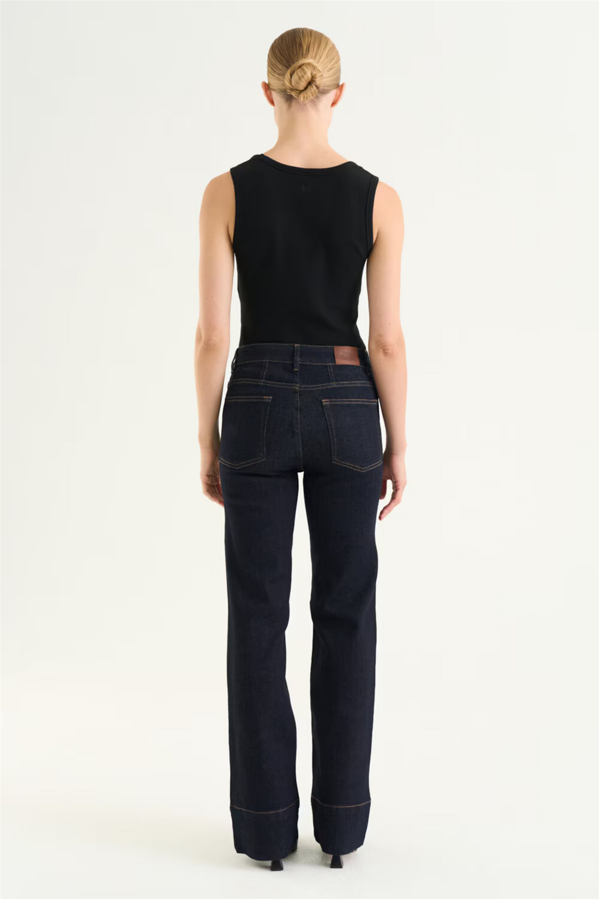 Nora Jeans Raw Blue.
