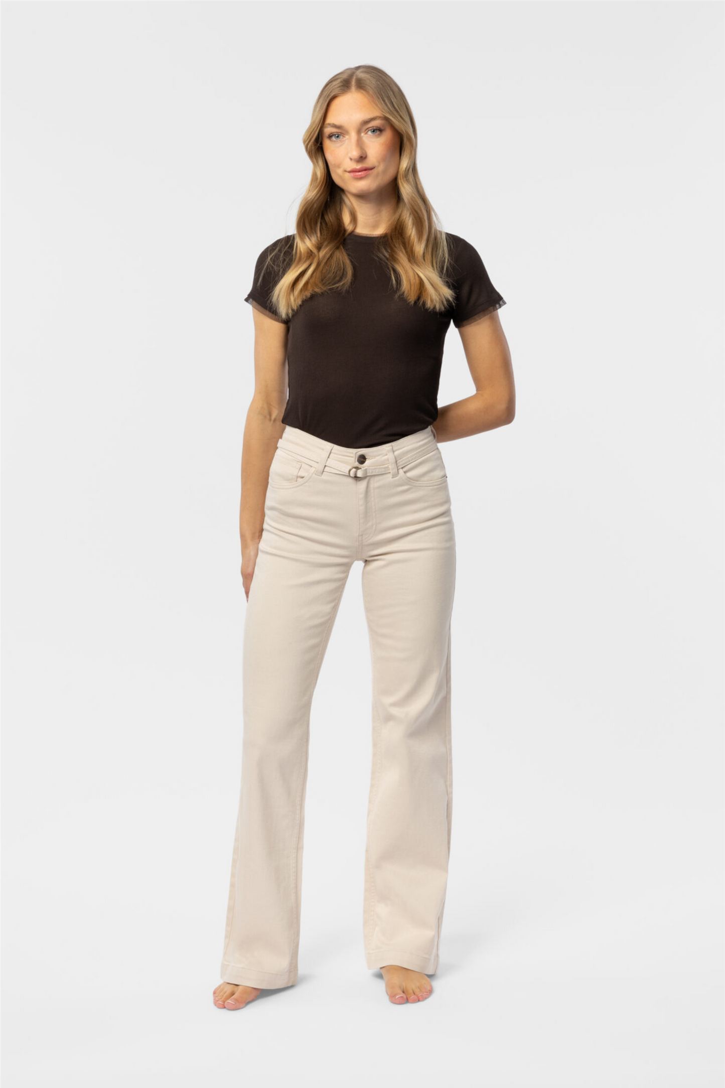 The HENNIE Jean Ivory