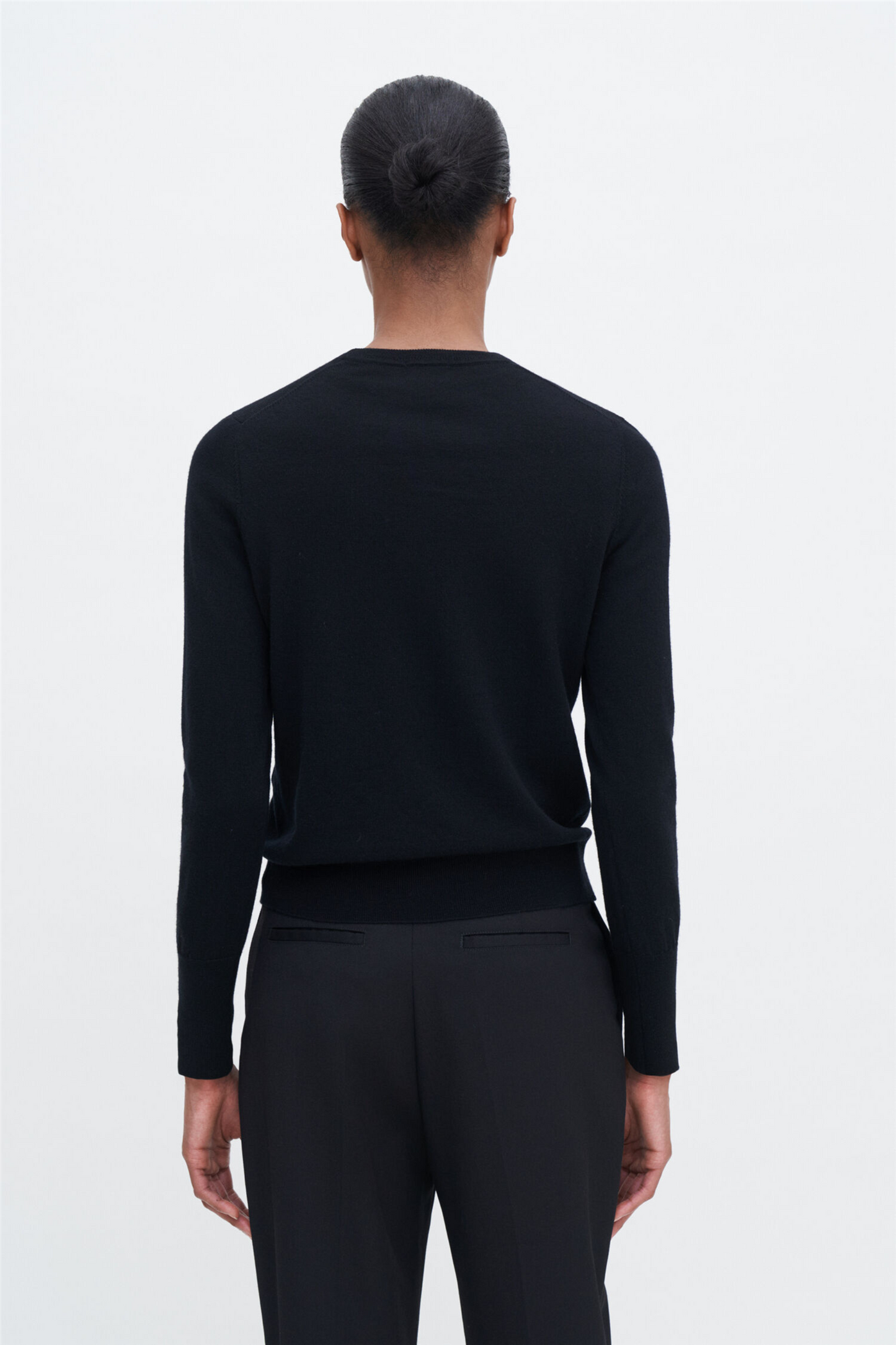 Merino R-Neck sweater Black