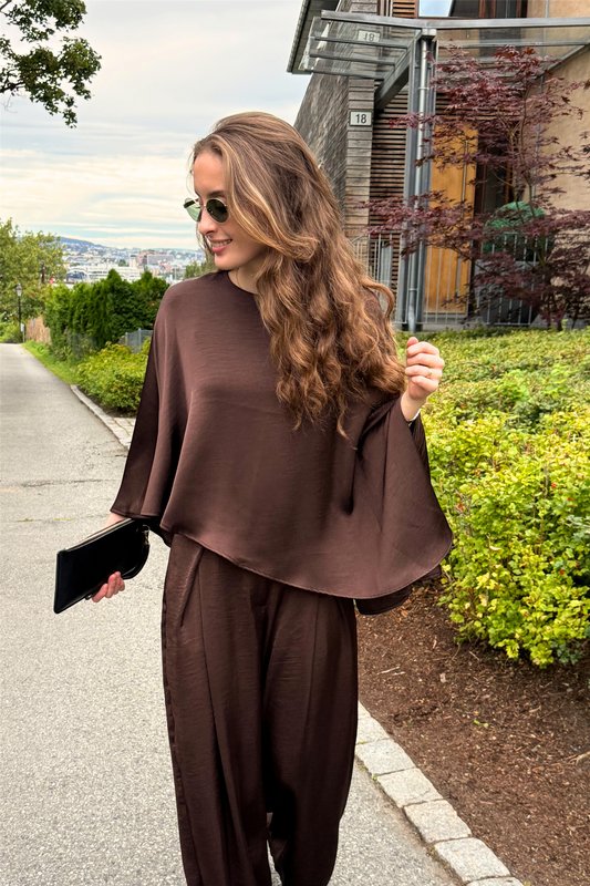 Satin Cape Moro.