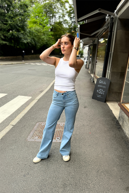 The VICTORIA Jean Light Blue