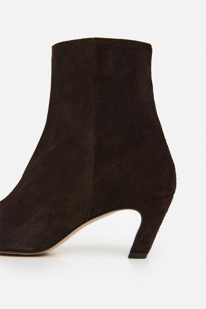 Xena Suede Chocolate.