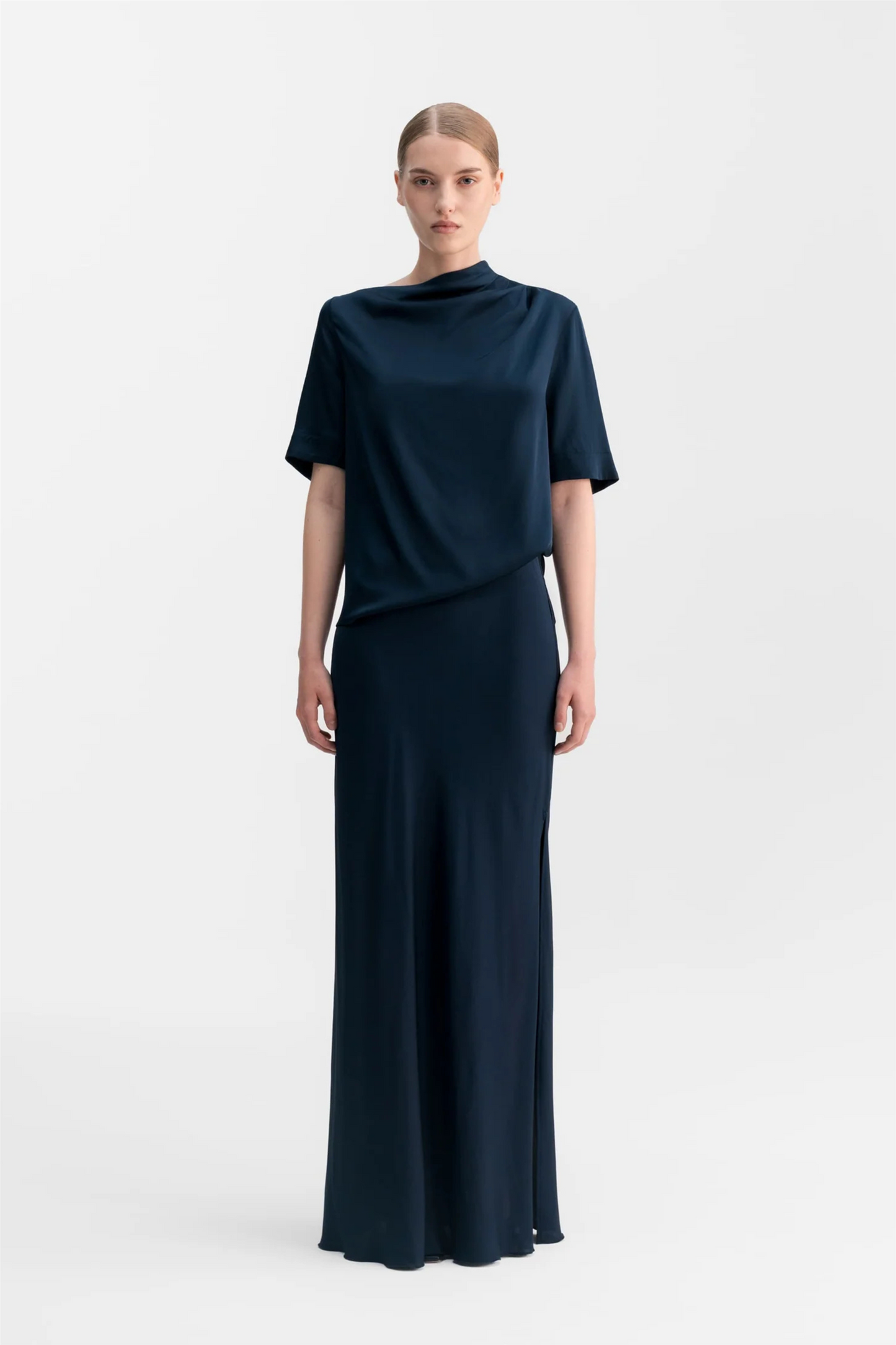 Ahlvar Gallery Lima silk tee Midnight Blue