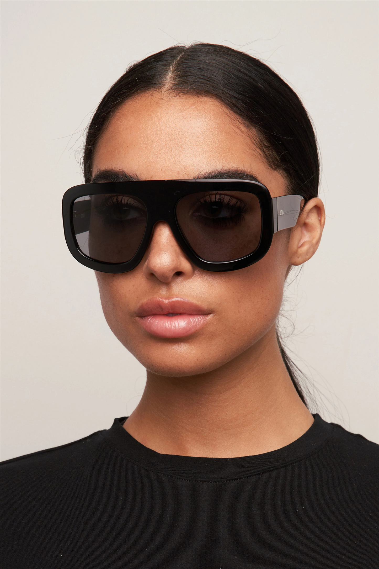 Vail Oversized Black/Smoke