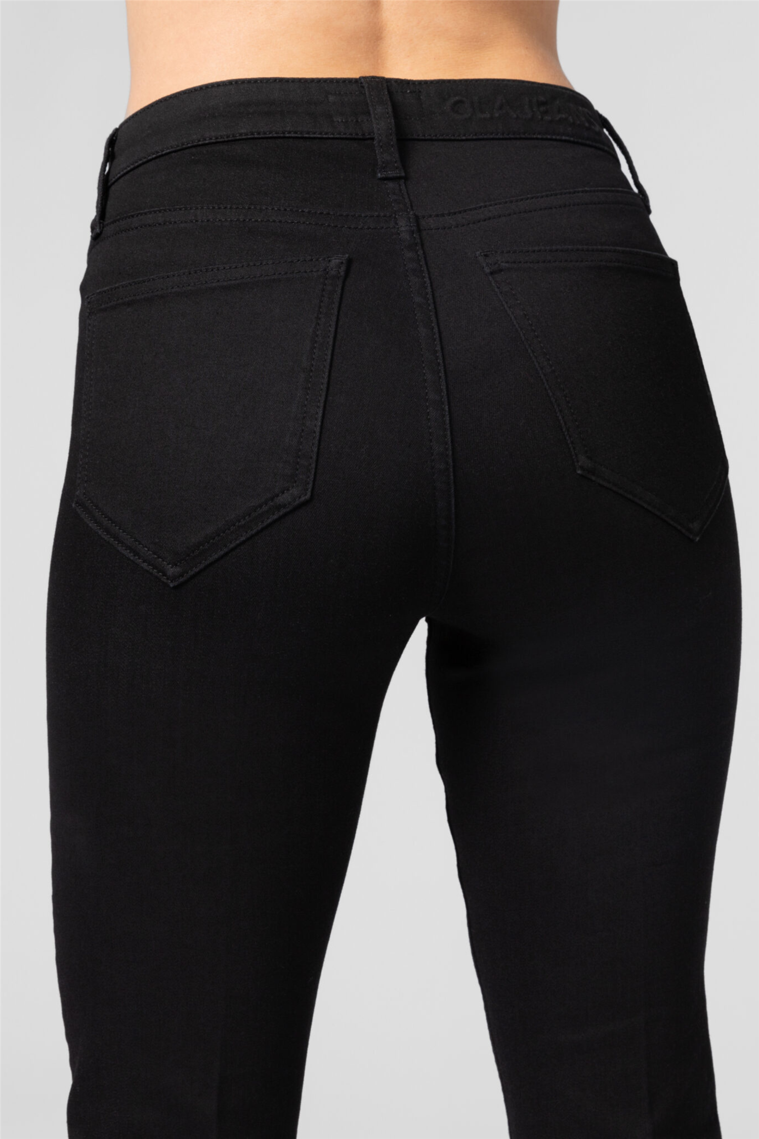 The MERETHE Jean Denim Black.