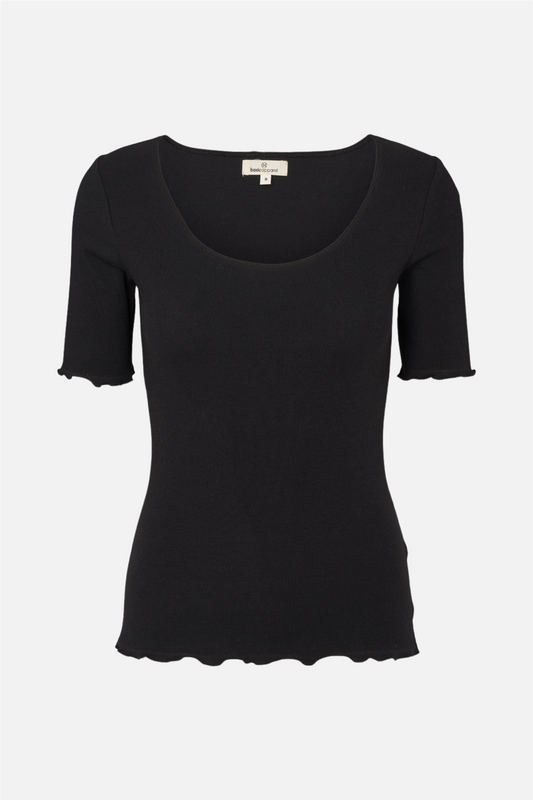 Ludmilla Scallop Tee SS Black.