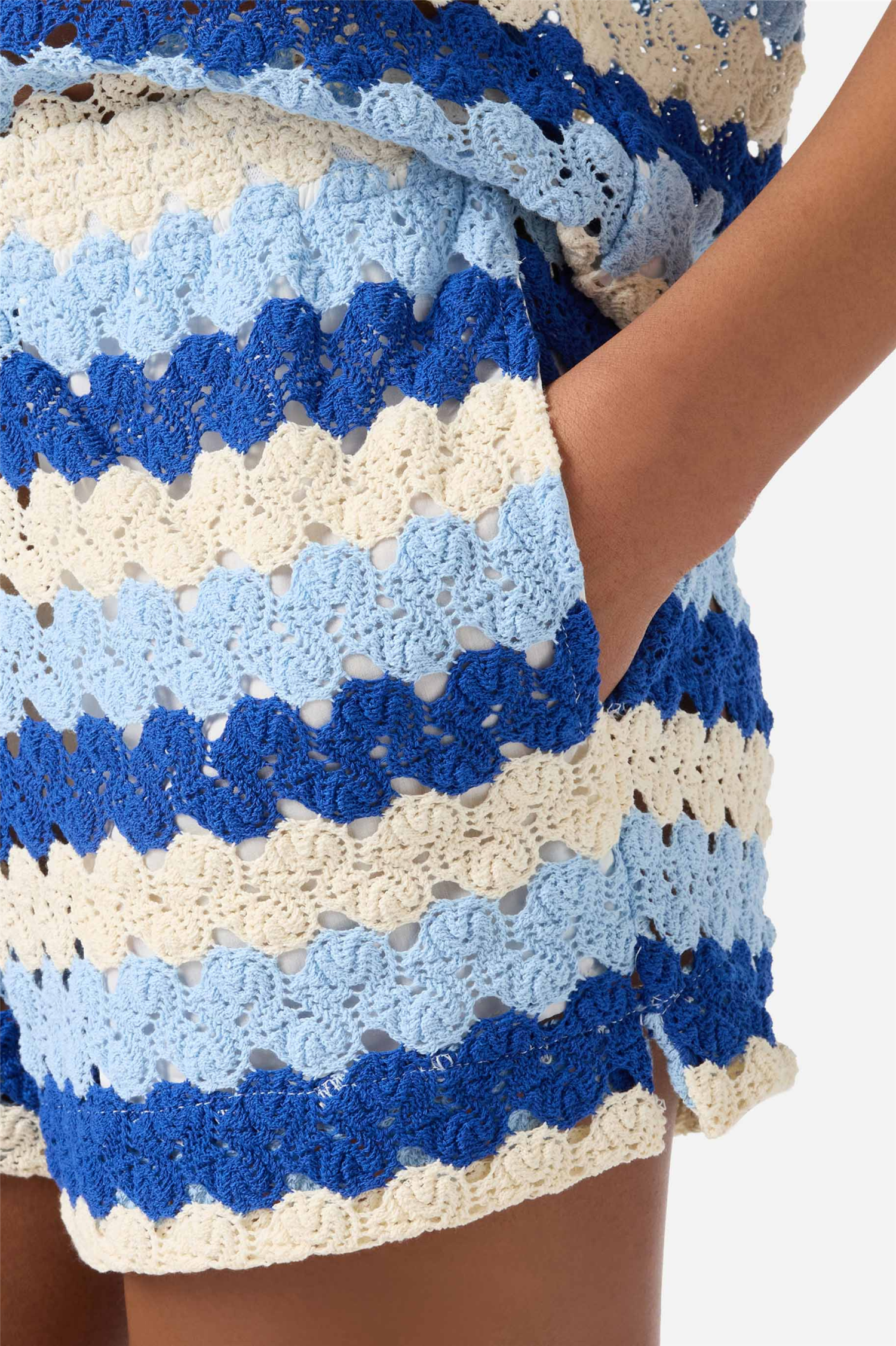 Meave Shorts Crochet Stripes Wave 6131.