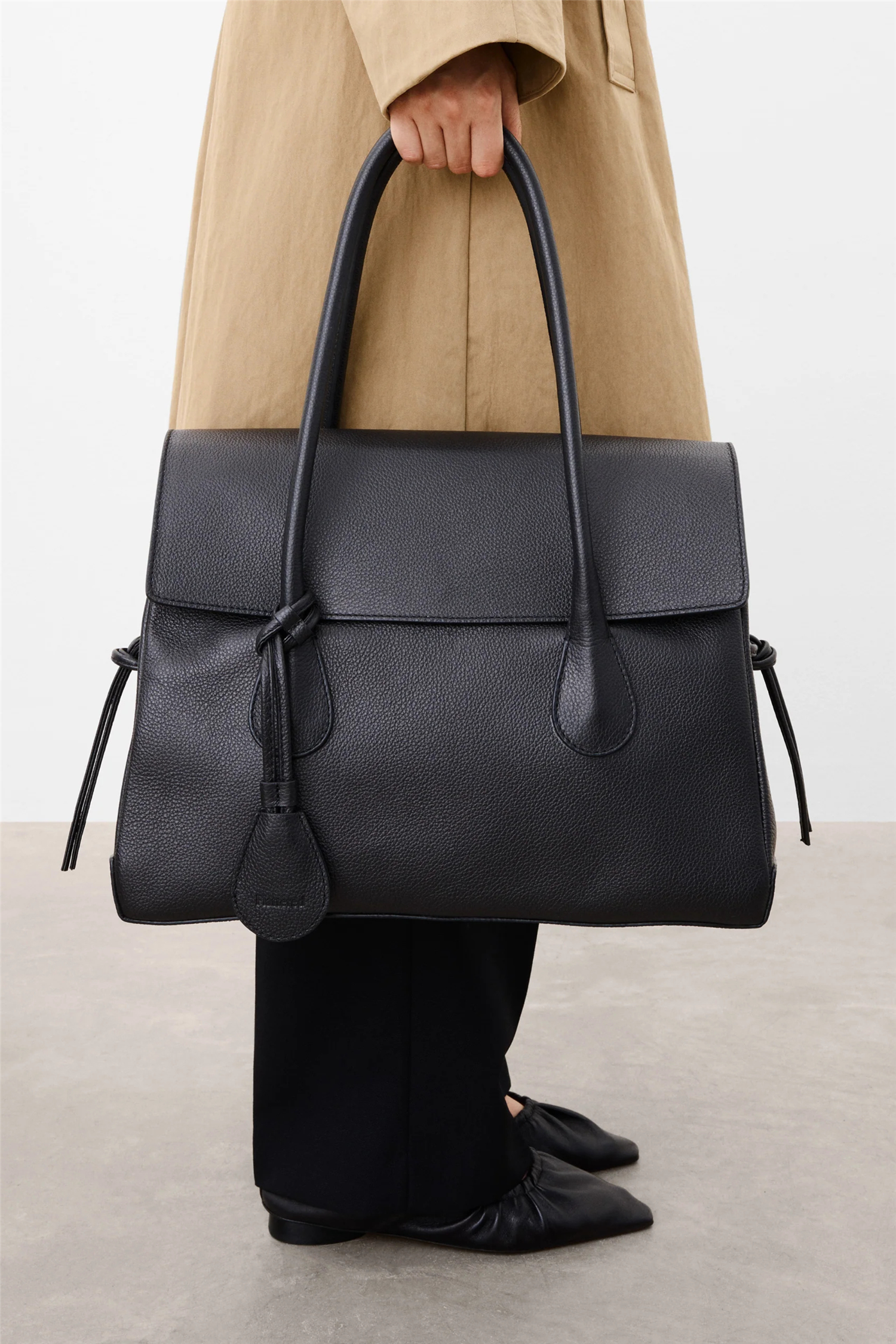 Lydia Tote Bag Grained Leather Black.