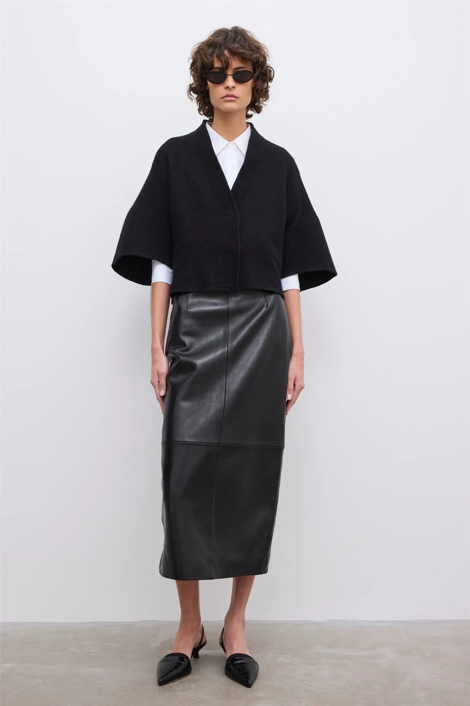 Short Wool Cardigan Black.