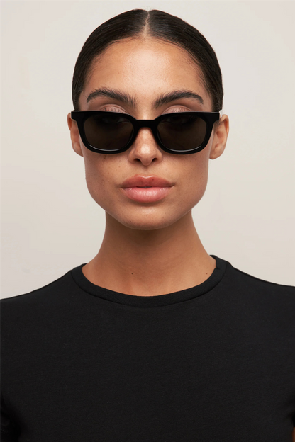 Nia Wayfarer Black