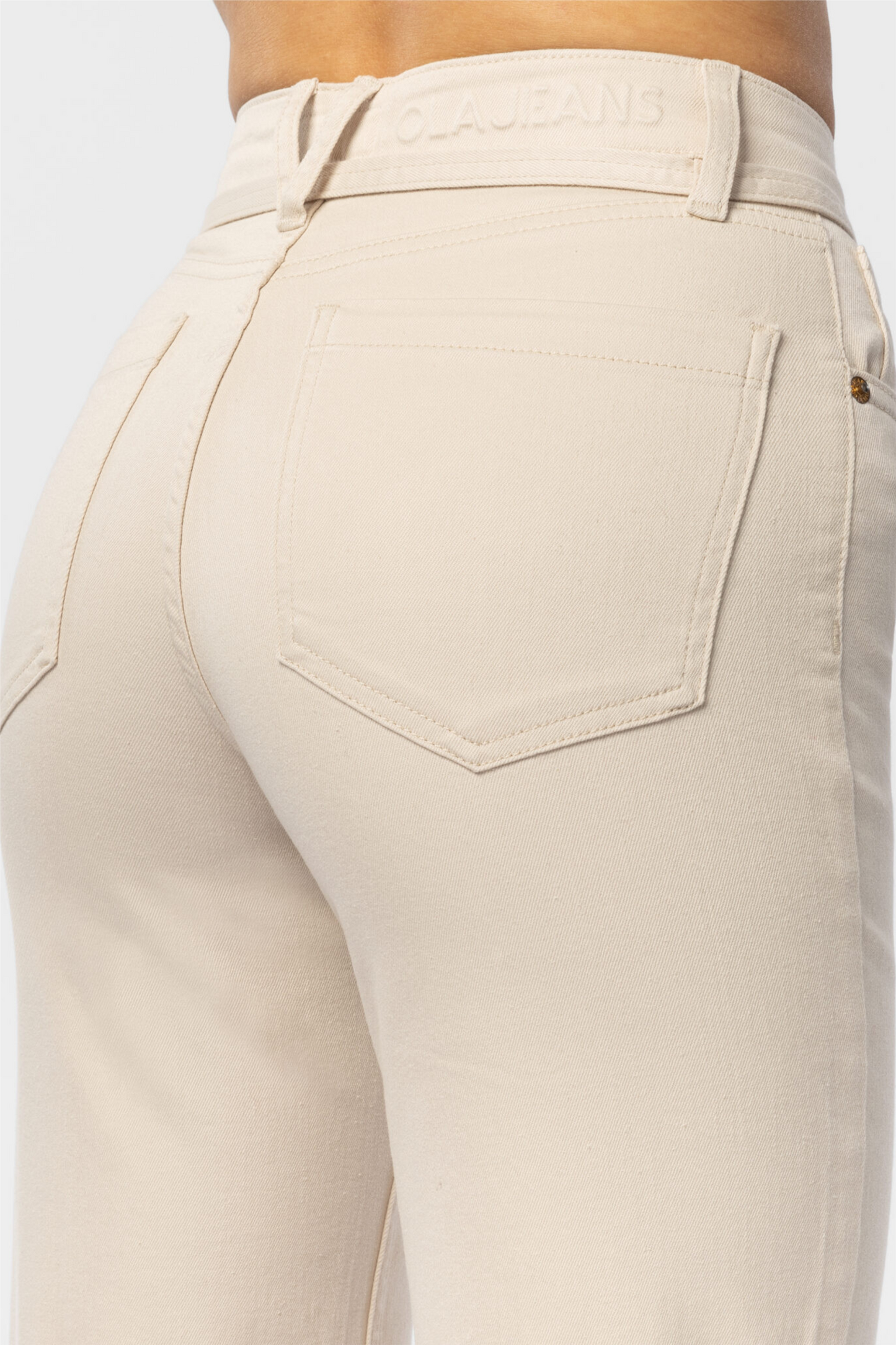 The HENNIE Jean Ivory