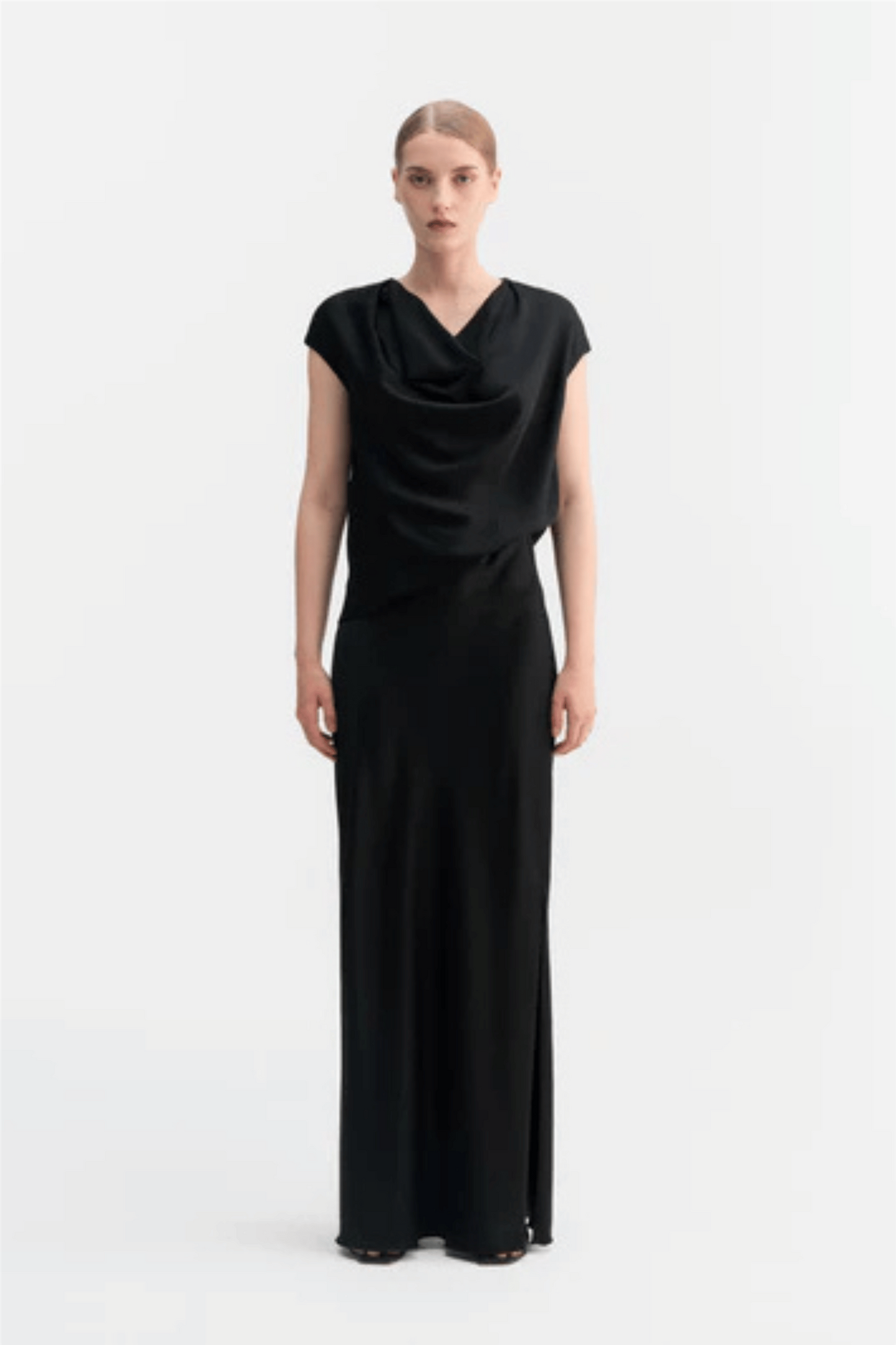 Hana Long Logo Skirt Black