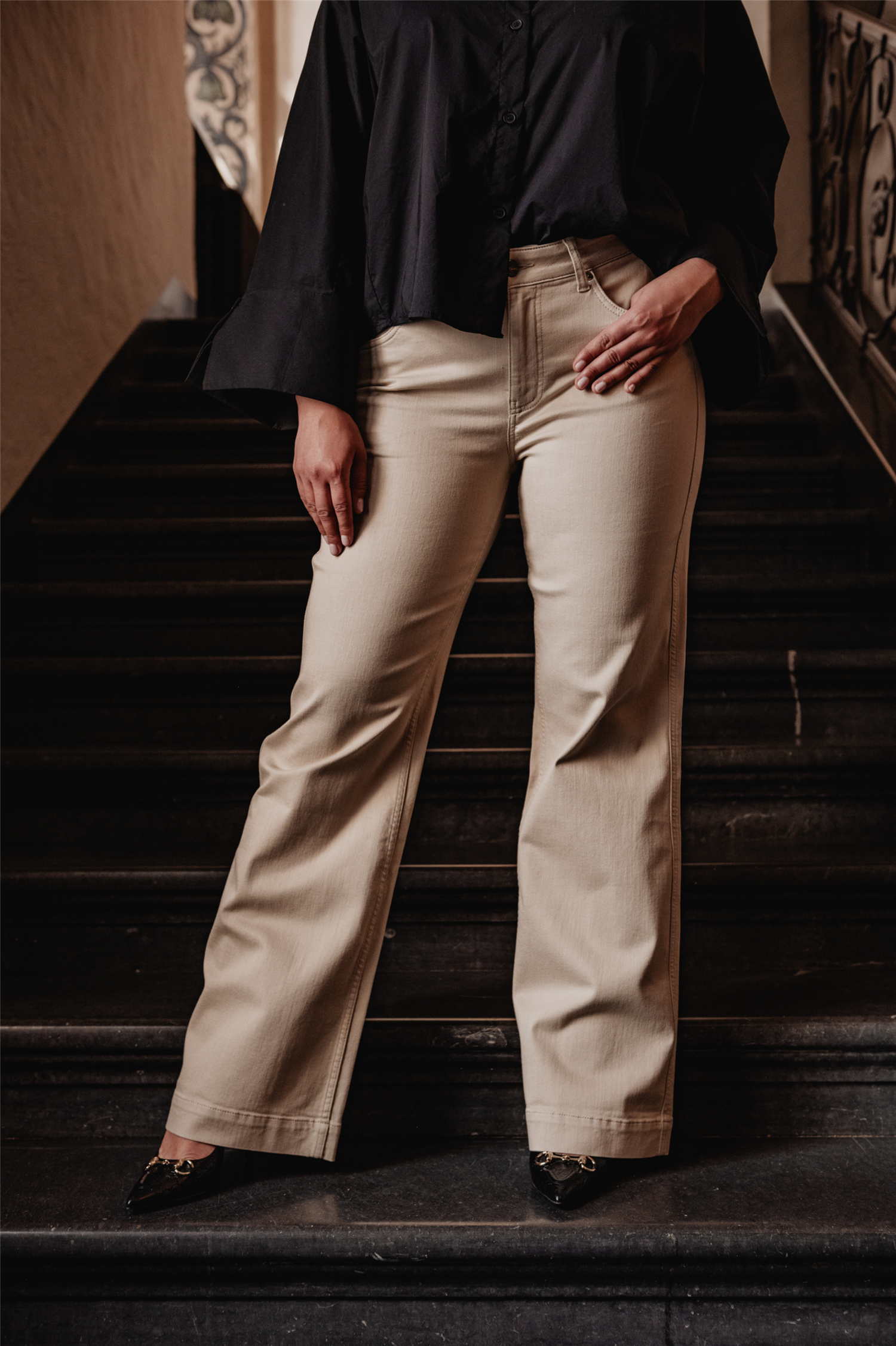 The VICTORIA Jean Warm Beige.