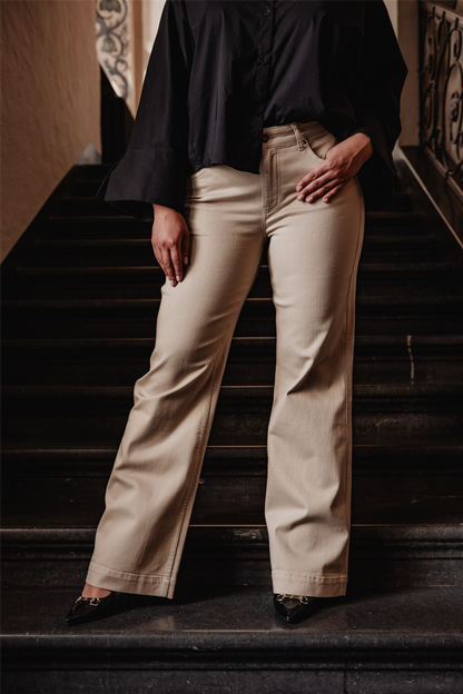 The VICTORIA Jean Warm Beige.
