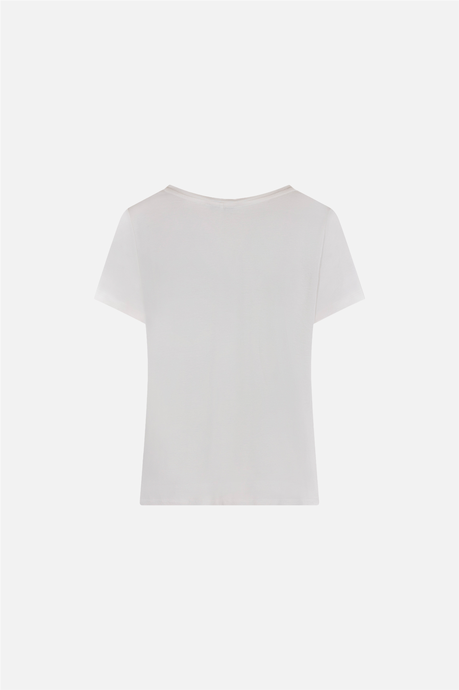 Zaneta Tee White.