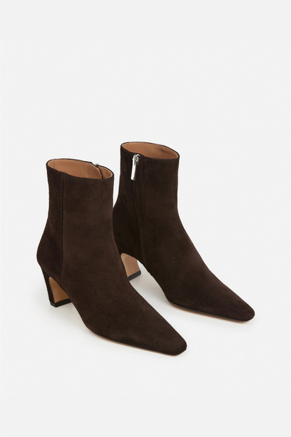 Xena Suede Chocolate.
