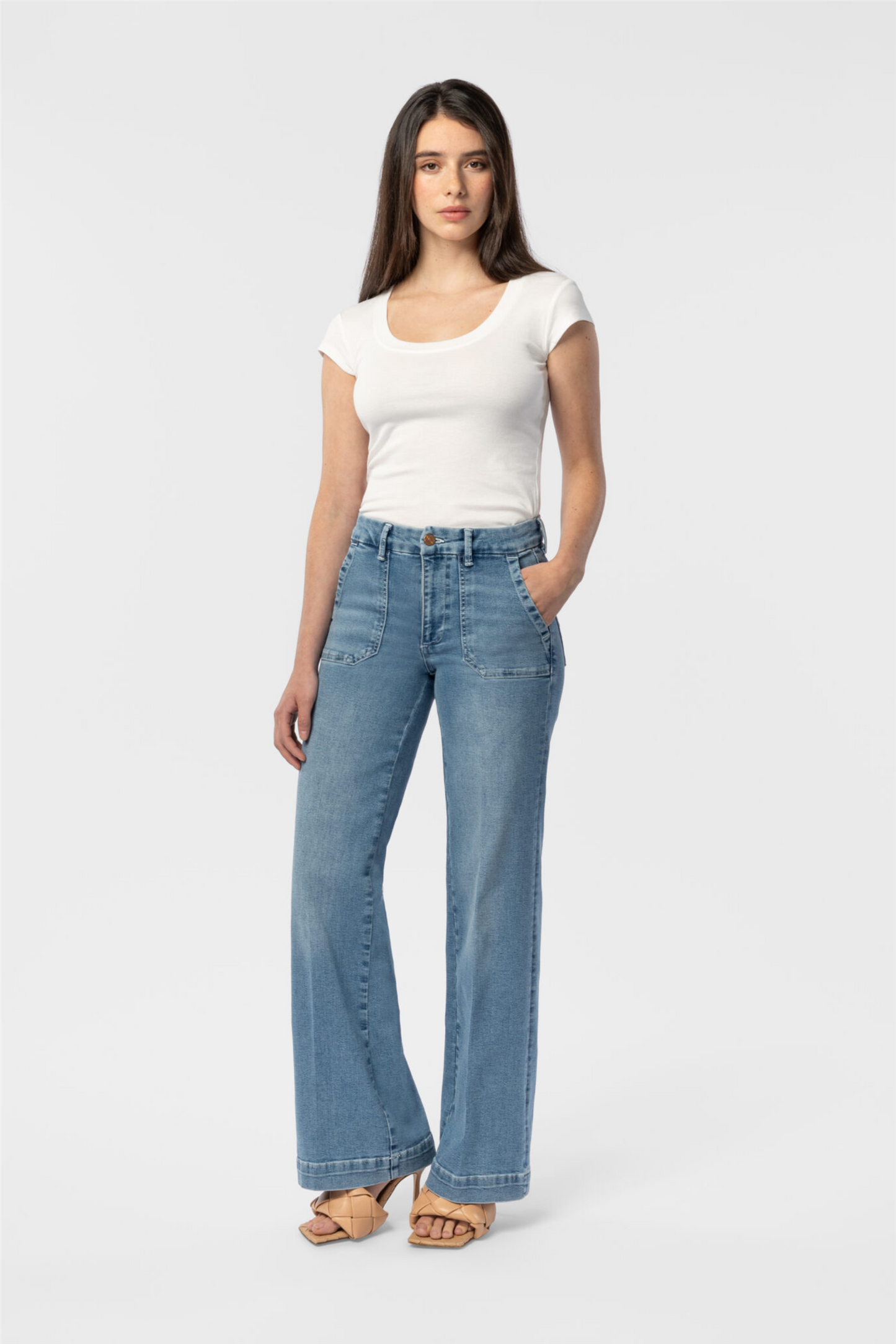 The MONA Jean Vintage Blue