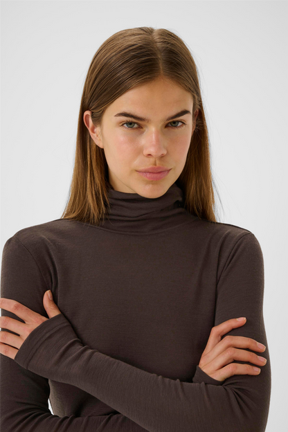 GZninia wool rollneck Chocolate Torte.