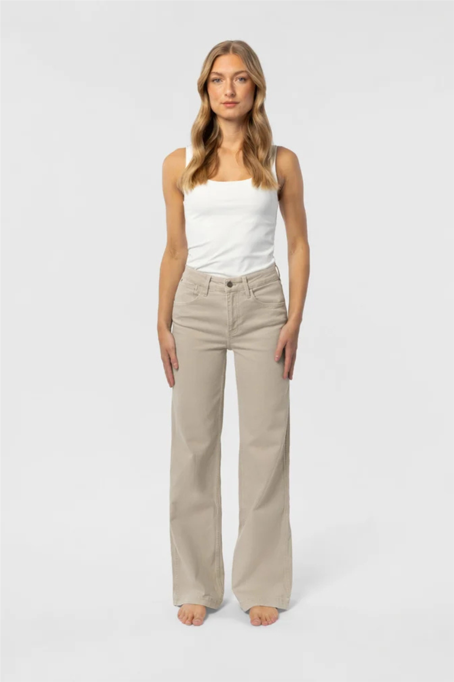 The VICTORIA Jean Warm Beige.