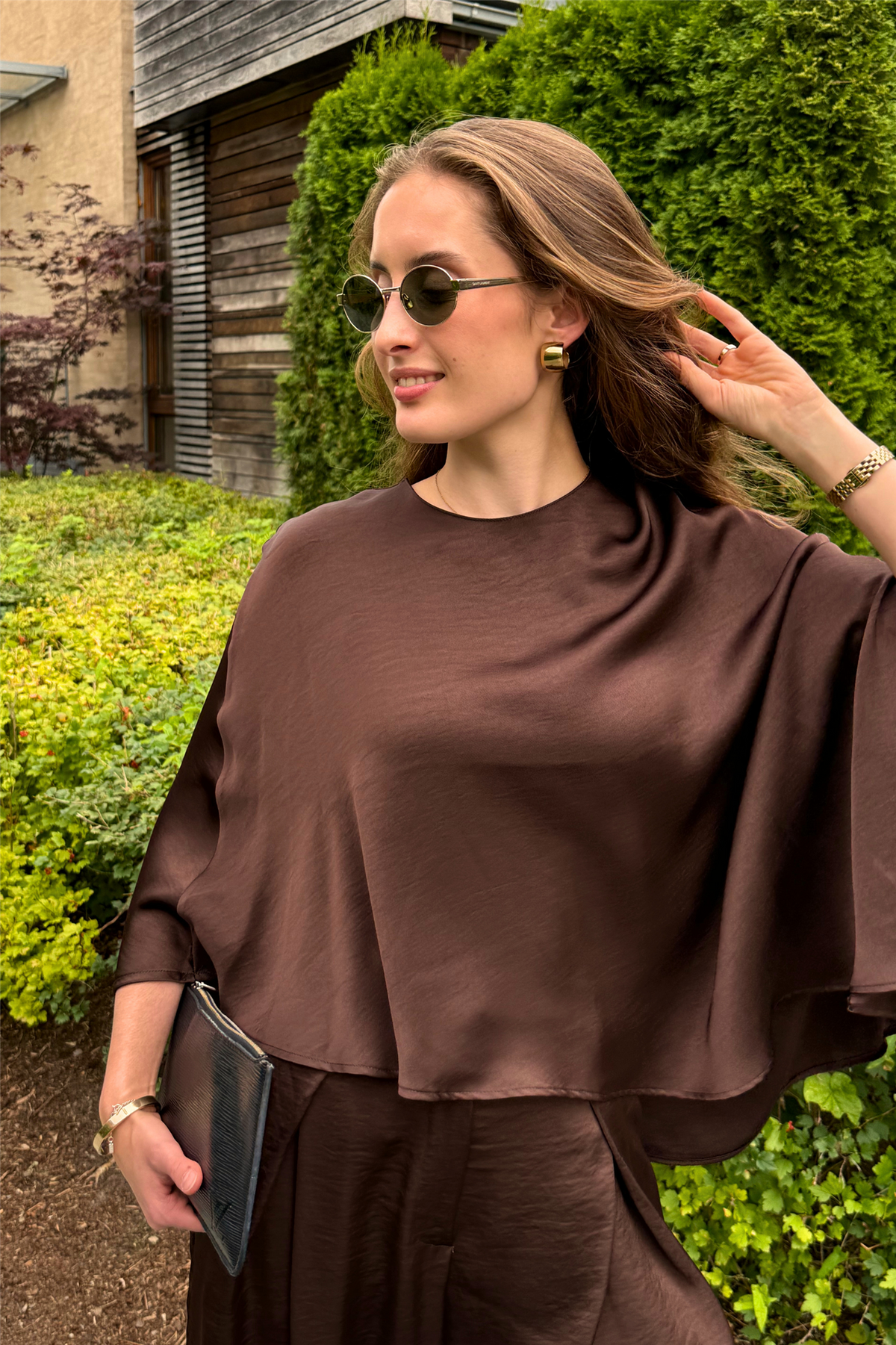 Satin Cape Moro.