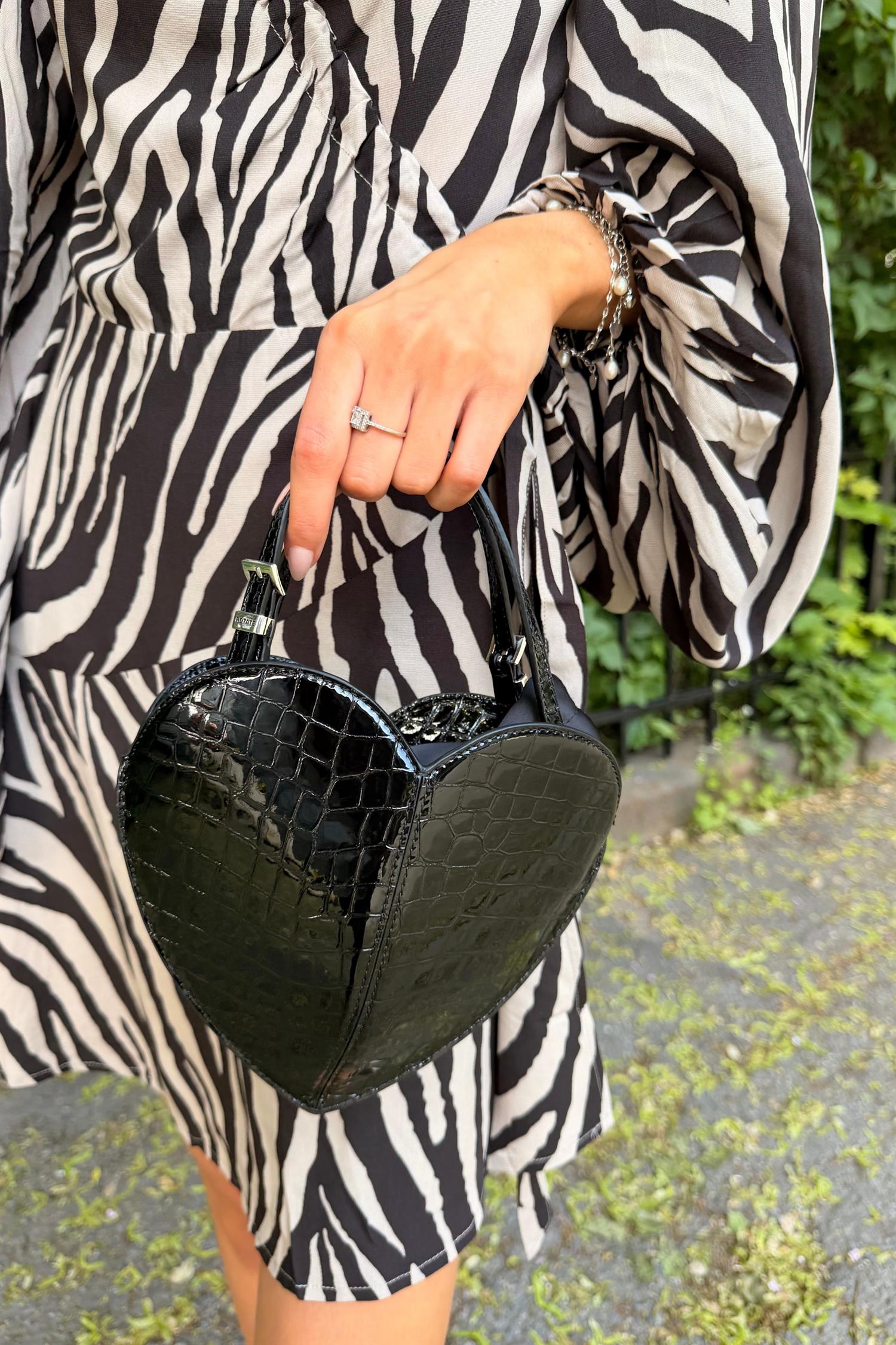 Patent Croco Heart Bag Black.
