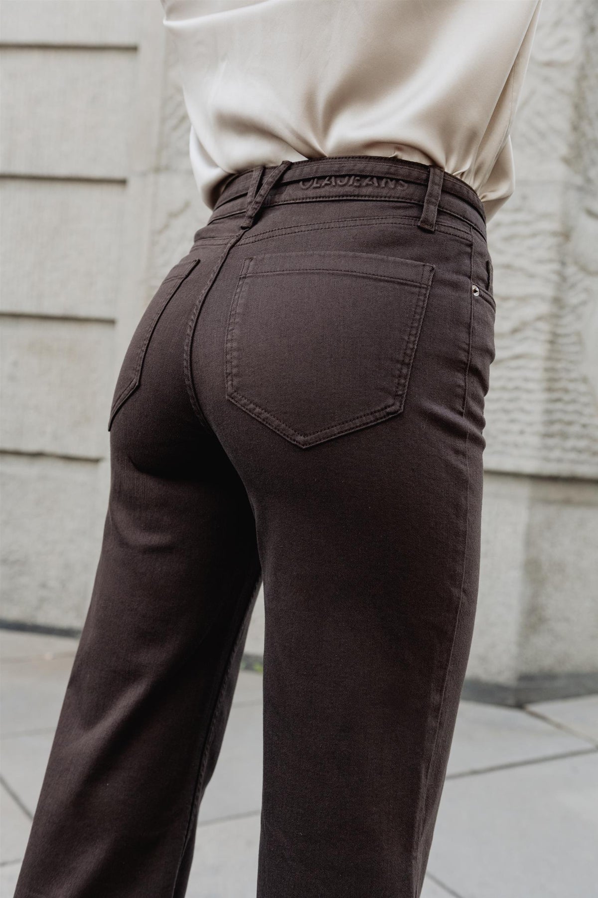 The HENNIE Jean Dark Cacoa