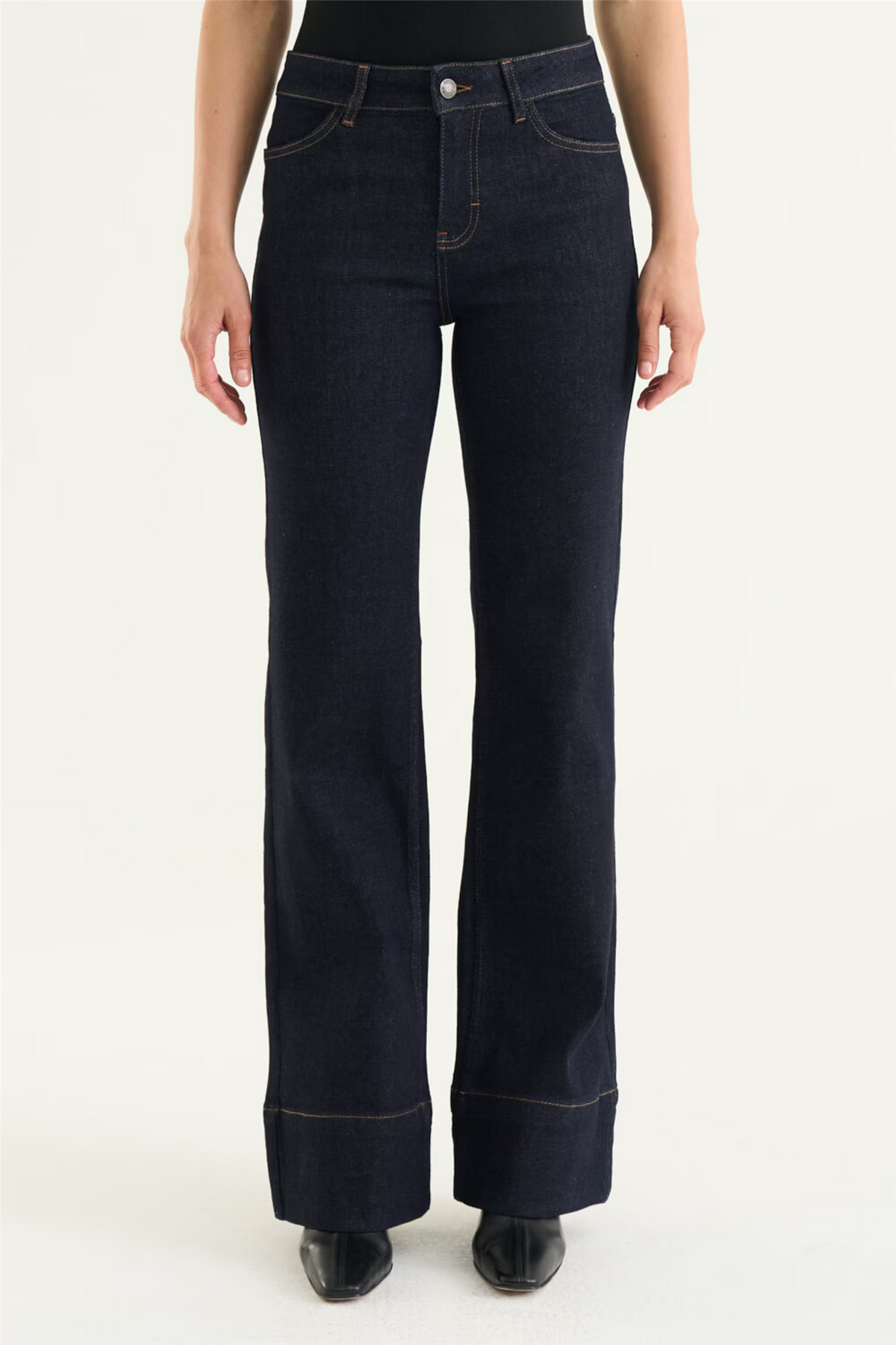 Nora Jeans Raw Blue.