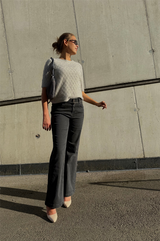 The HENNIE Jean Light Grey