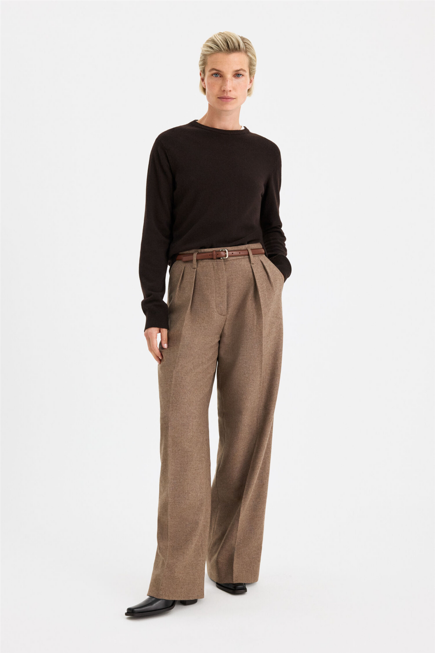 Soft Wool Crewneck Sweater Dark Chocolate.