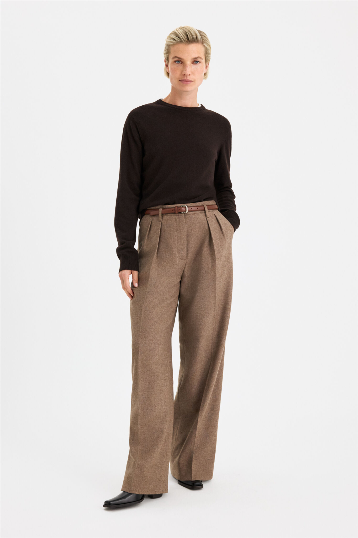 Soft Wool Crewneck Sweater Dark Chocolate.