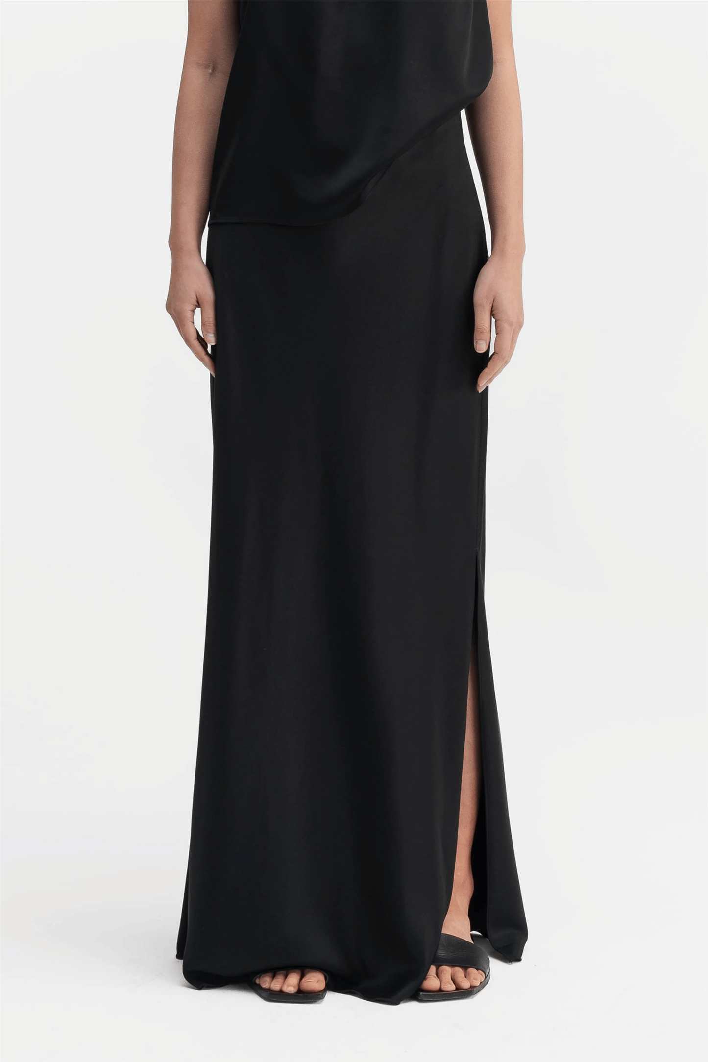 Hana Long Logo Skirt Black