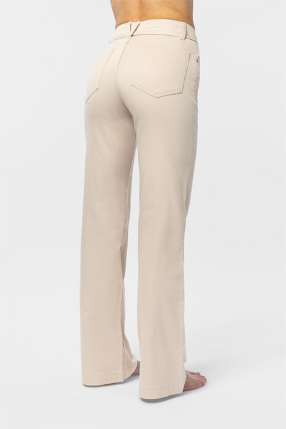 The HENNIE Jean Ivory