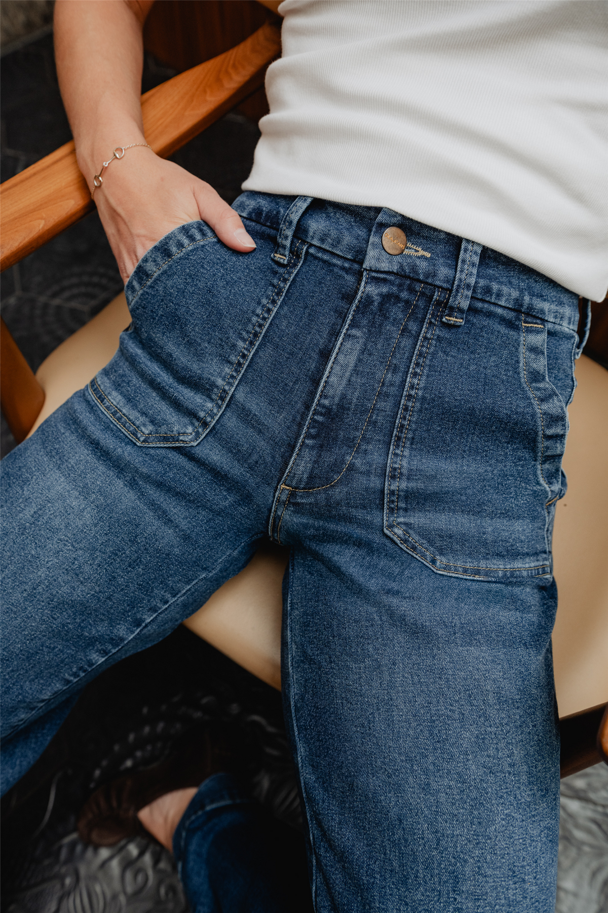 The MONA Jean Dark Vintage Blue