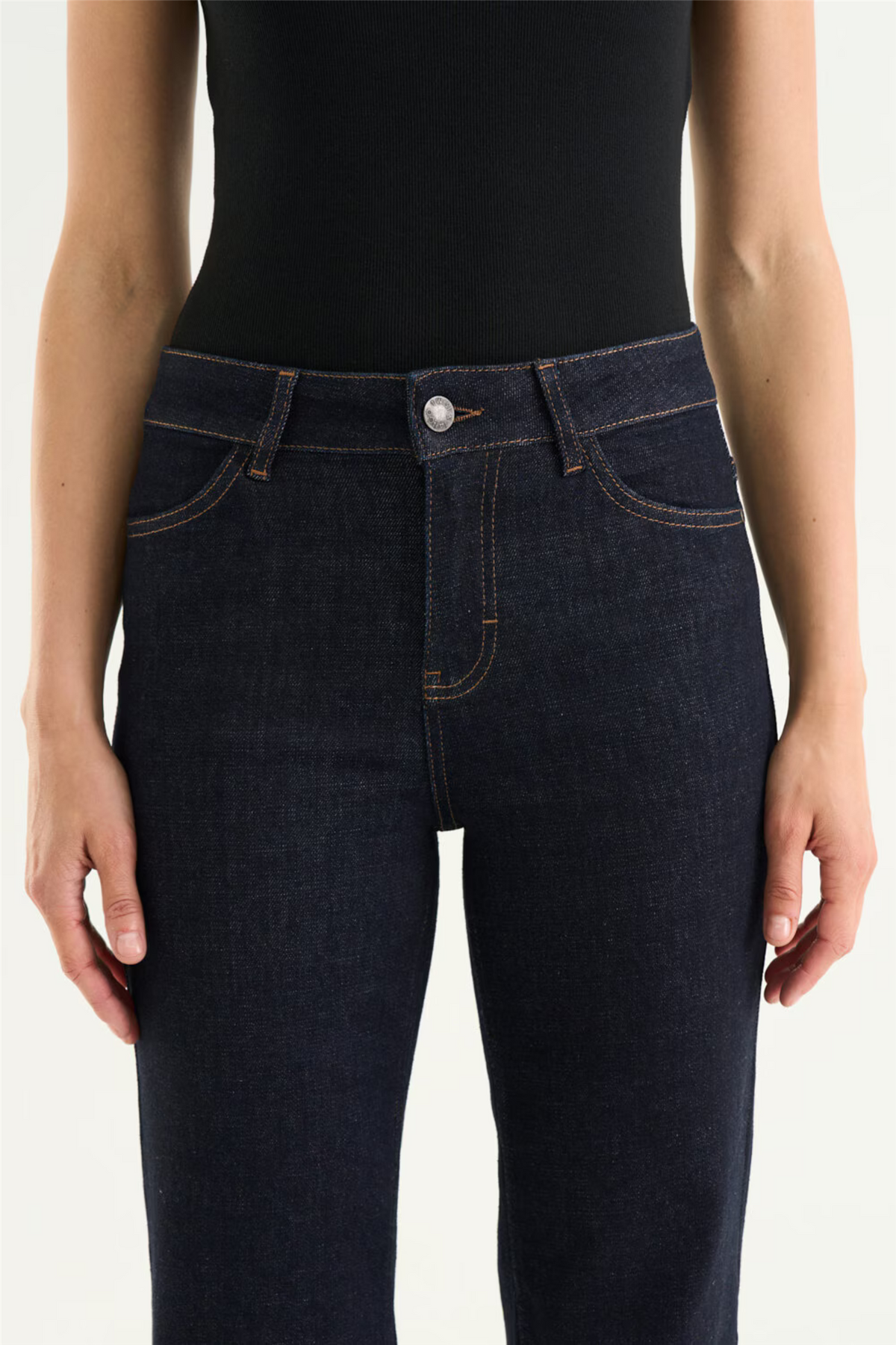 Nora Jeans Raw Blue.