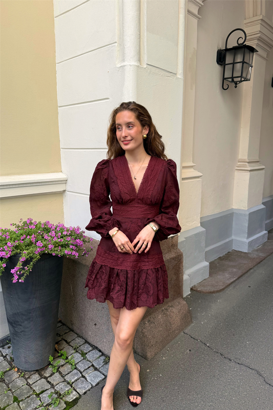 Castle Lace Dress Bordeaux