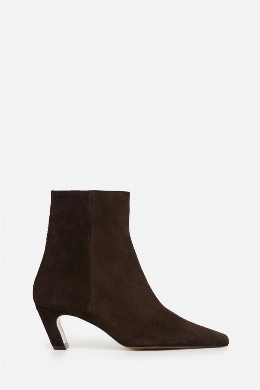Xena Suede Chocolate.