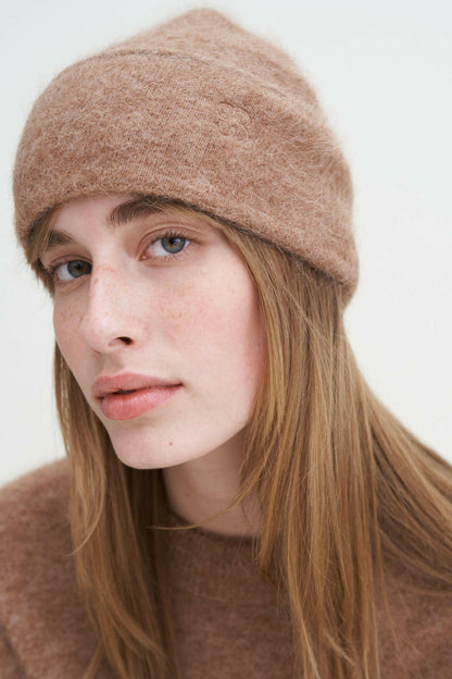 Fluffy hat Dark Beige.