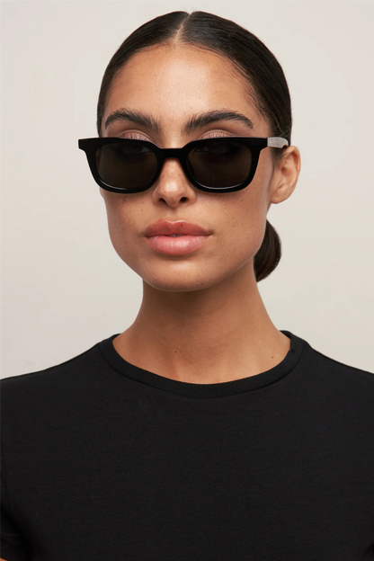 Nia Wayfarer Black