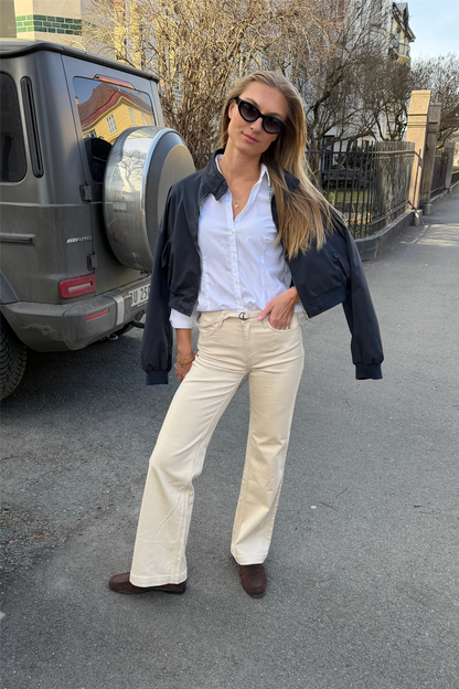 The HENNIE Jean Ivory