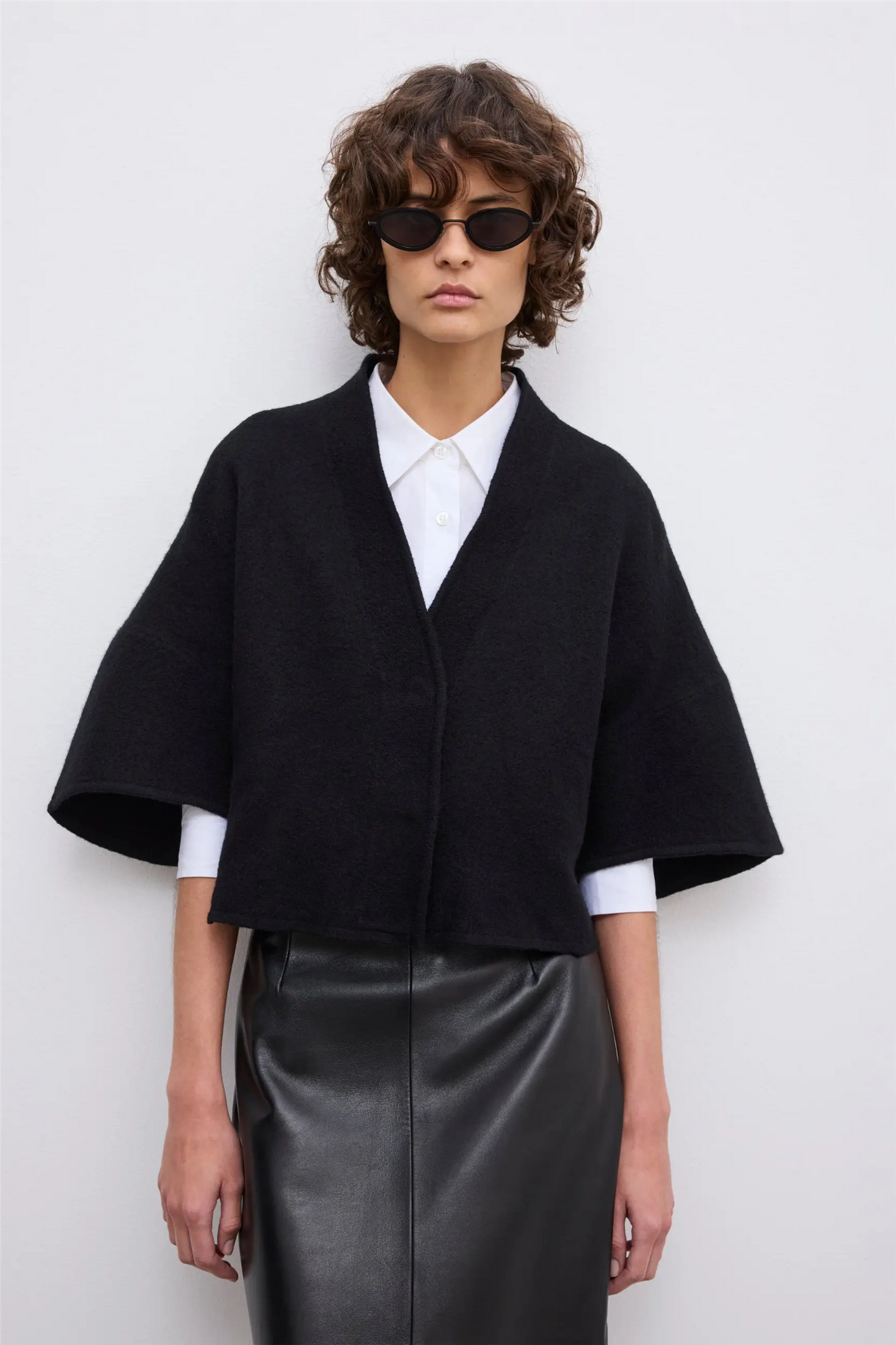 Short Wool Cardigan Black.
