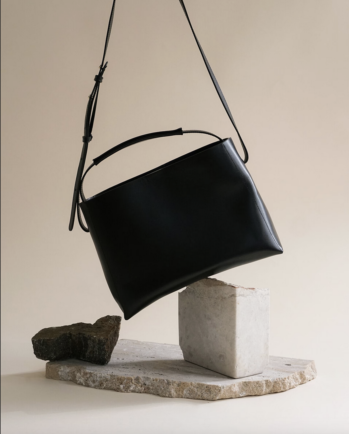 Hedda Grande Handbag Black Leather Black